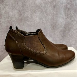 Solanz Brown Women Ankle Boots size 8M